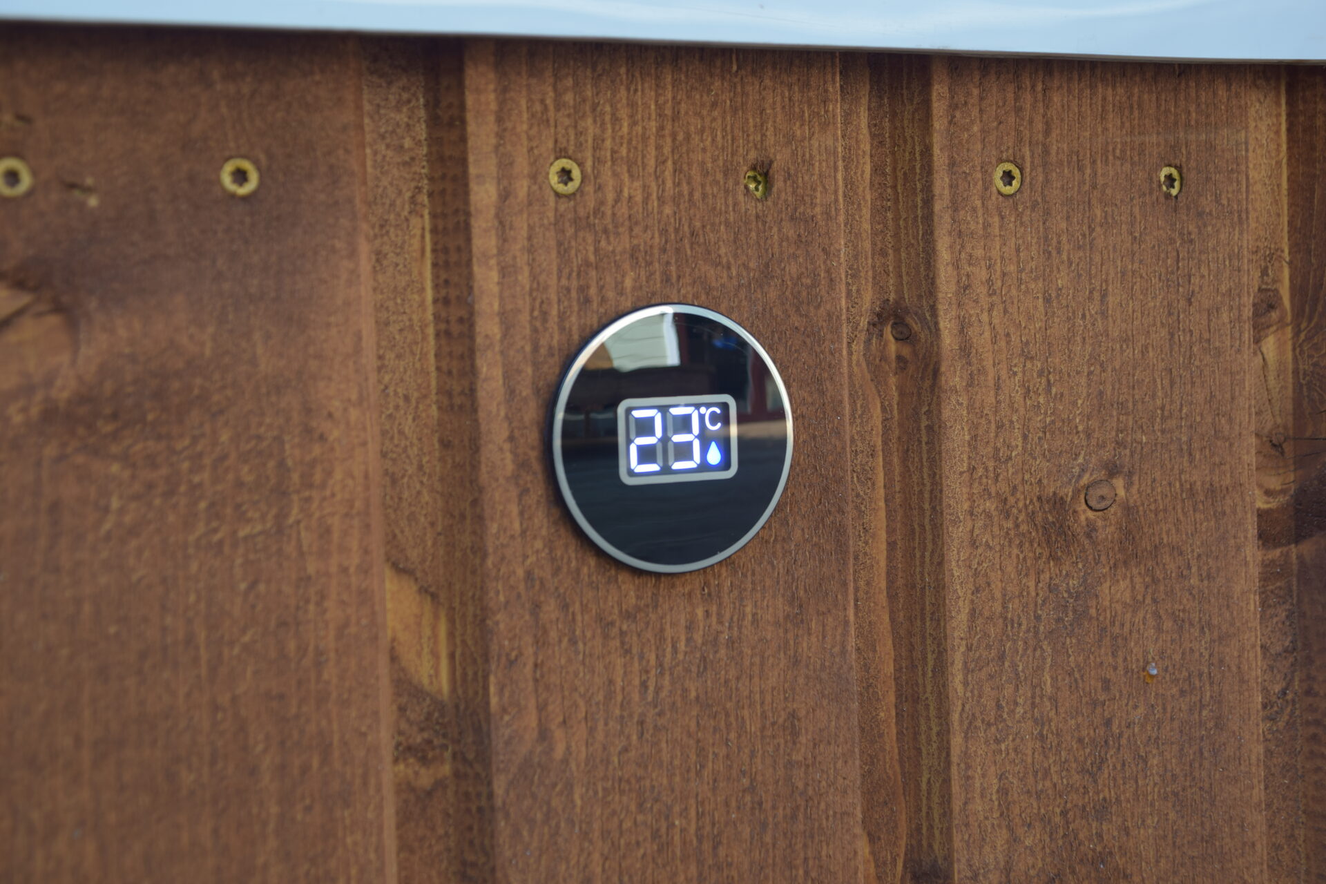 Digital integrated thermometer